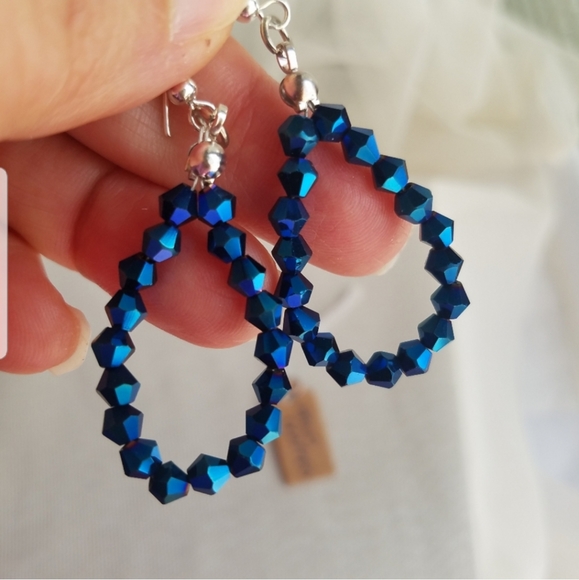 Swarovski Elements Teardrop Hoop Metallic Blue Earrings NWT - Picture 3 of 13